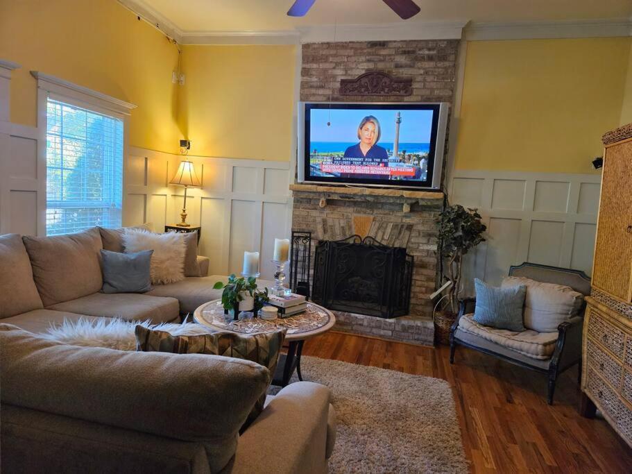 Sleeps16, Spacious Home, Close To Downtown, Beltline, And Walk To Restaurants, 75" Tv, 2 Person Jacuzzi, Ping Pong AtlantaAtlanta  Kültér fotó