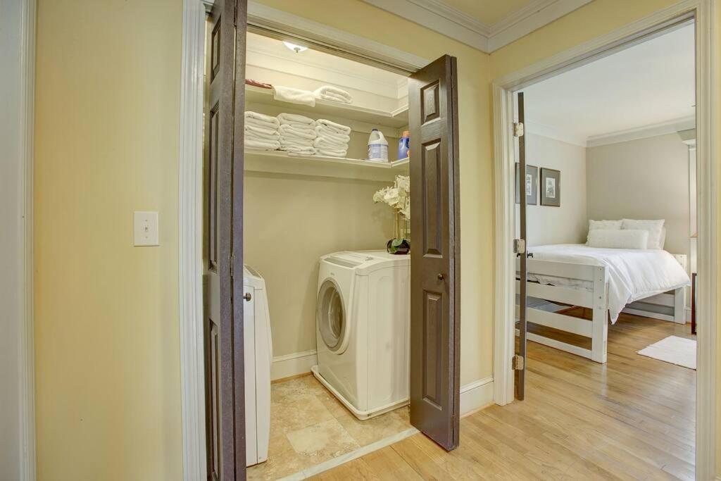 Sleeps16, Spacious Home, Close To Downtown, Beltline, And Walk To Restaurants, 75" Tv, 2 Person Jacuzzi, Ping Pong AtlantaAtlanta  Kültér fotó