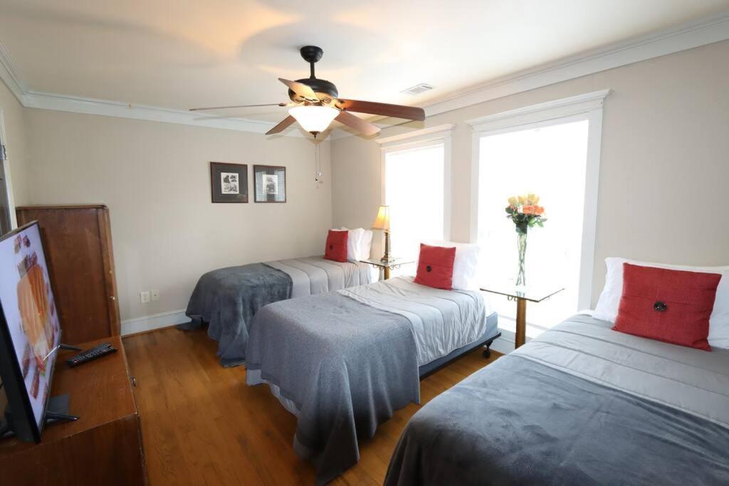 Sleeps16, Spacious Home, Close To Downtown, Beltline, And Walk To Restaurants, 75" Tv, 2 Person Jacuzzi, Ping Pong AtlantaAtlanta  Kültér fotó