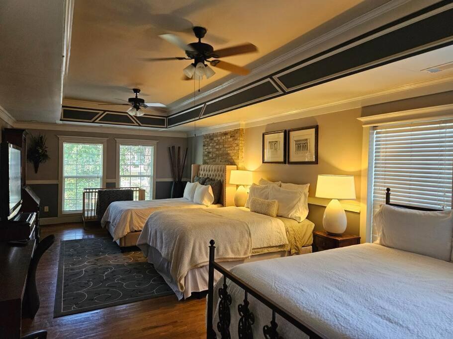 Sleeps16, Spacious Home, Close To Downtown, Beltline, And Walk To Restaurants, 75" Tv, 2 Person Jacuzzi, Ping Pong AtlantaAtlanta  Kültér fotó